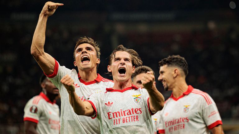 Jakub Kaminski steuerte einen Treffer zum Sieg von Benfica Lissabon gegen AC Mailand bei.
