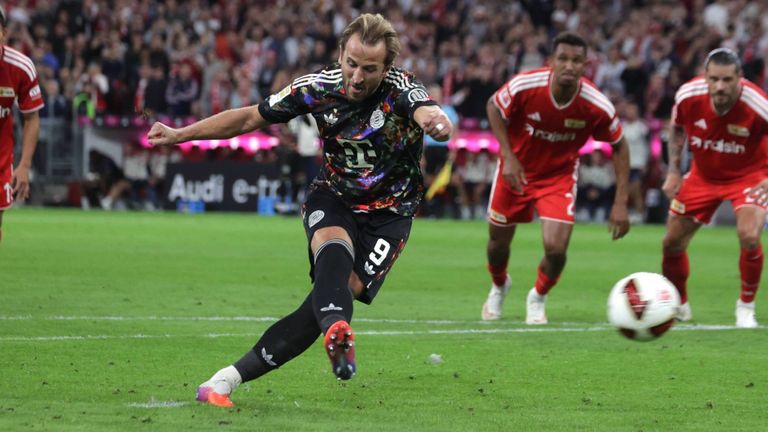 Harry Kane erzielt seinen 100. Bundesliga-Treffer für die Bayern per Elfmeter. 