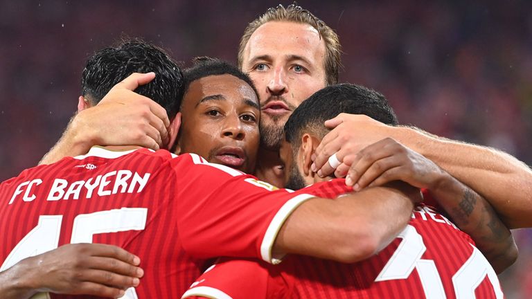 Unter anderem Michael Olise und Harry Kane (beide Mitte) dürfen auch den Ballon d'Or 2026 hoffen.