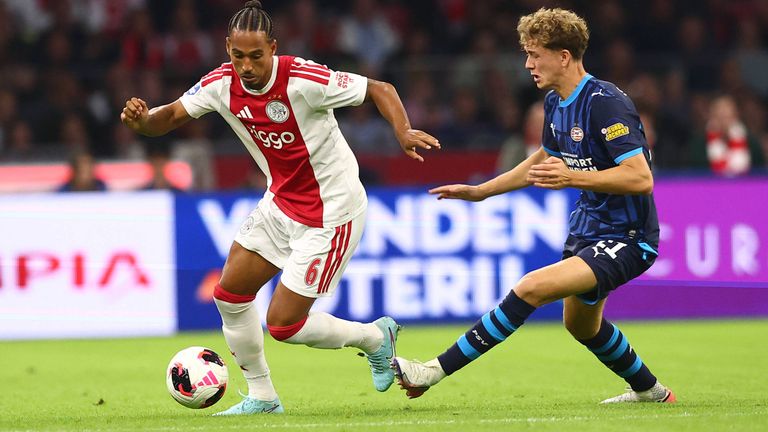 Thilo Kehrer verliert mit Ajax gegen die PSV.