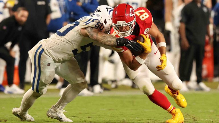Travis Kelce (r.) überzeugte vor den Augen seiner Ehefrau Taylor Swift. 