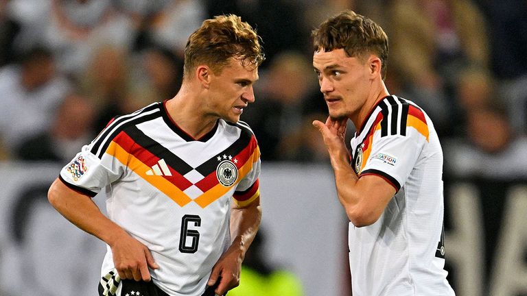 Nach der Abreise von Joshua Kimmich (l.) muss Jürgen Klopp für die Spiele gegen Serbien und Griechenland einen neuen Kapitän bestimmen.