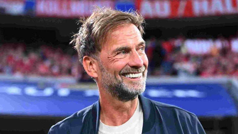 Debütiert am 24. September gegen die Niederlande als Nationaltrainer.