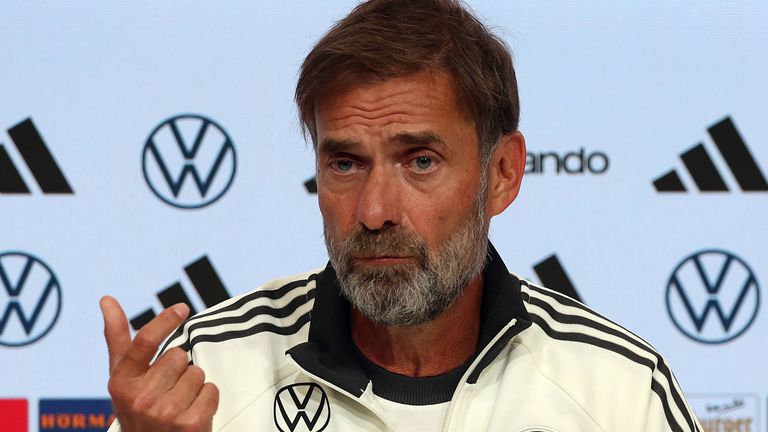 Jürgen Klopp hält vor dem Spiel gegen Serbien ein Plädoyer gegen Rassismus. 