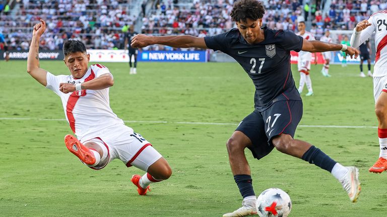 BVB-Youngster Mathis Albert (r.) trifft für die USA.