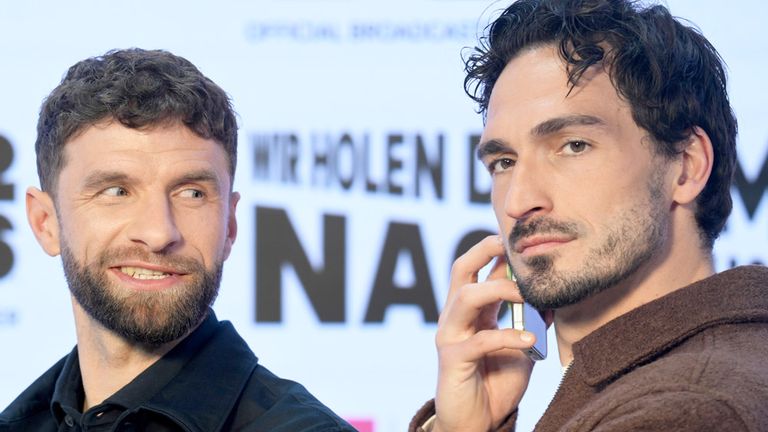 Thomas Müller (l.) und Mats Hummels haben Mitspracherecht bei Estrela Amadora.