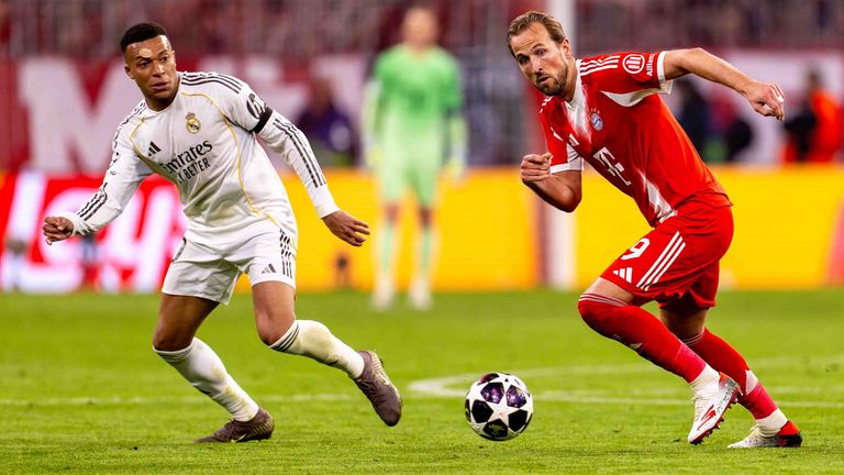 Kylian Mbappe (l.) und Harry Kane zählen zu den Favoriten bei der Wahl zum Ballon d'Or.