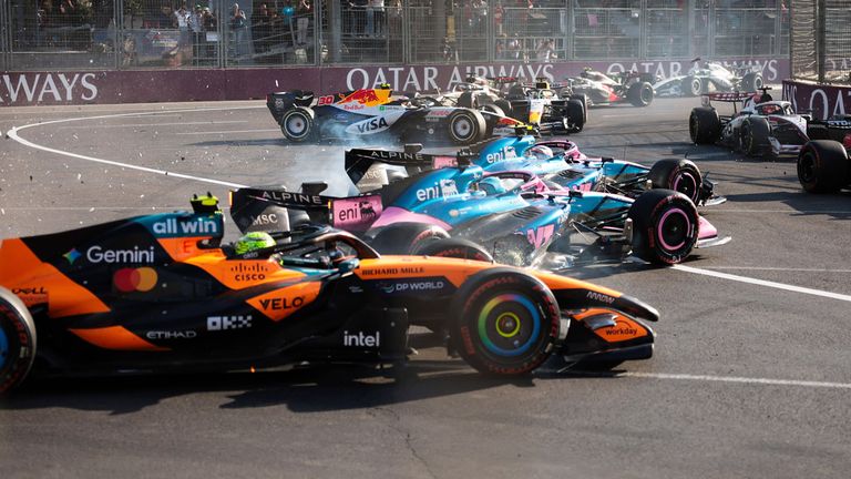 McLaren-Star Lando Norris (vorne) wurde in Baku von Franco Colapinto (Alpine) aus dem Rennen genommen und forderte anschließend eine Sperre.