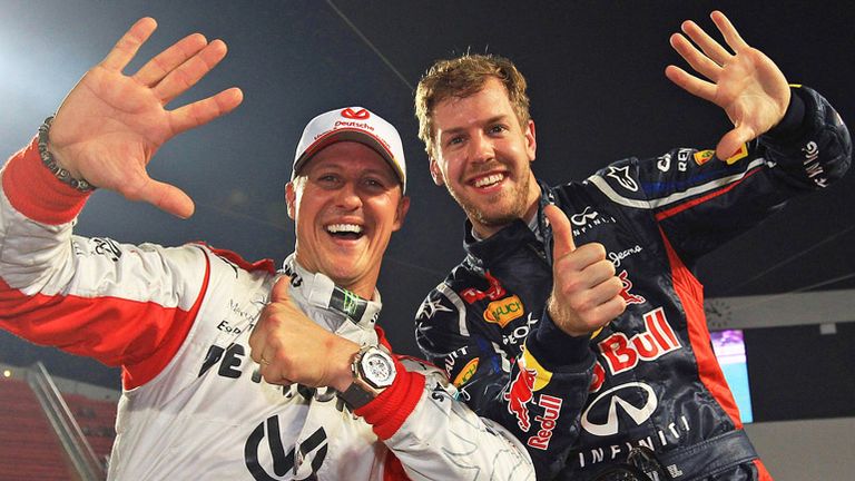 Sebastian Vettel (r.) zusammen mit seinem großen Idol Michael Schumacher im Jahr 2012.