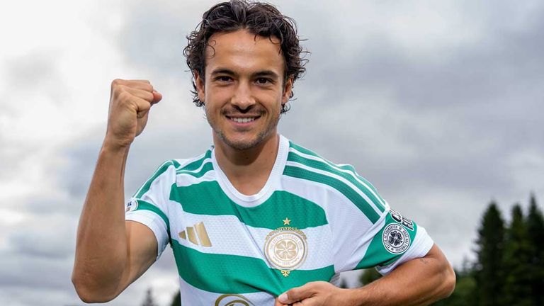 Mika Baur wechselte im August 2026 zum schottischen Rekordmeister Celtic Glasgow.