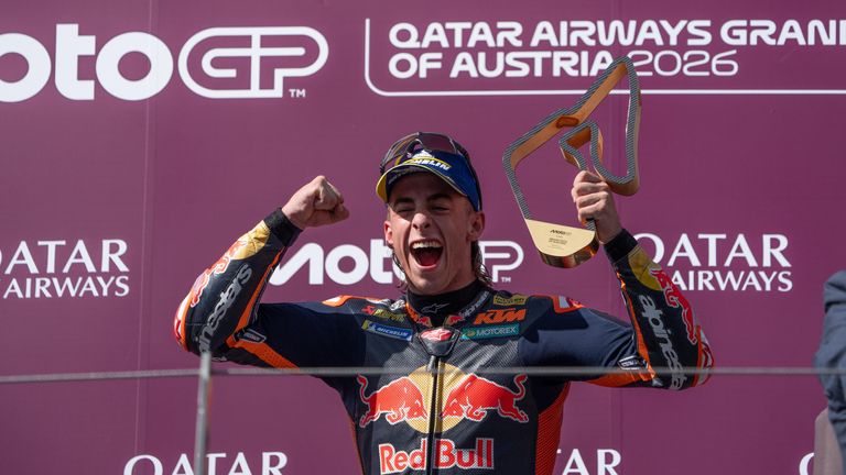 Pedro Acosta (Red Bull KTM Factory Racing) feiert den ersten Sieg seiner MotoGP Karriere beim Großen Preis von Österreich. Am 4. Oktober 
