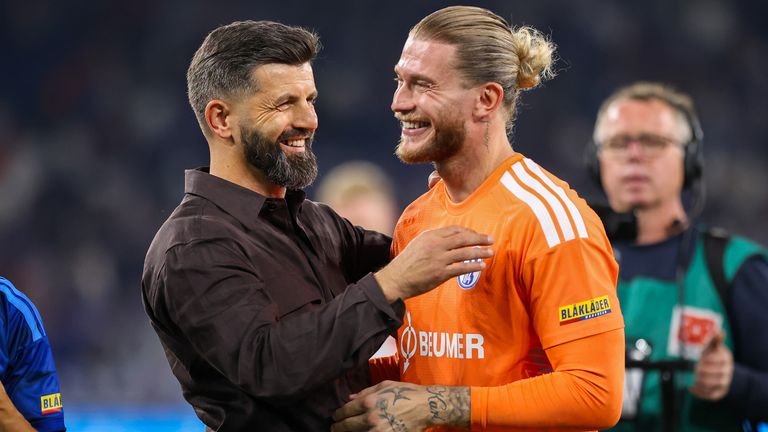 Miron Muslic (l.) & Loris Karius (r.) feiern das Remis gegen den FC Bayern.