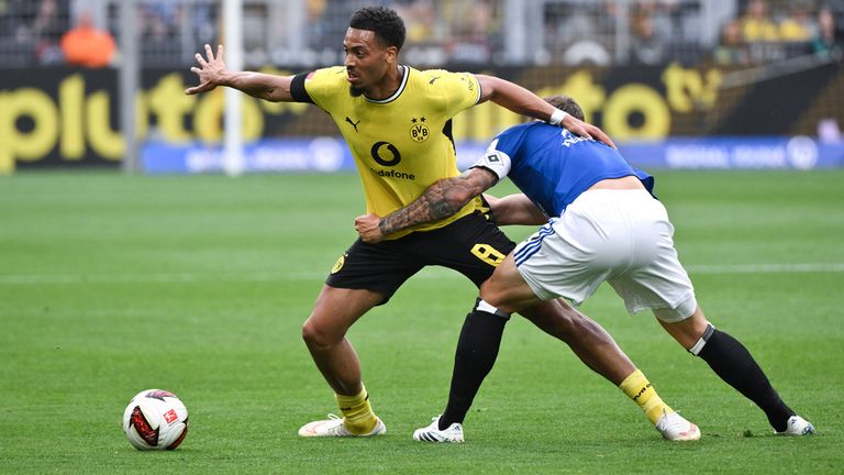 Felix Nmecha sucht beim BVB noch nach seiner Bestform, während der Konkurrenzkampf im Mittelfeld zunimmt.