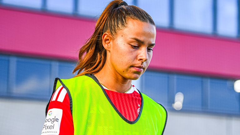 Lena Oberdorf vom FC Bayern München erlebt kurz nach ihrem Comeback erneut einen Rückschlag.