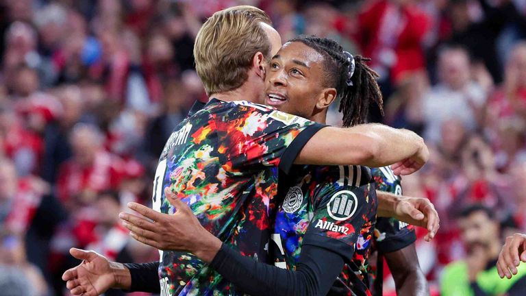 Michael Olise (r.) war der überragende Mann bei Bayerns Gala gegen Union Berlin.