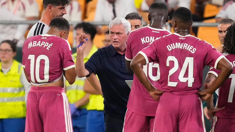 Jose Mourinho kassierte bei Betis Sevilla die erste Pleite seit seiner Rückkehr zu Real Madrid. 