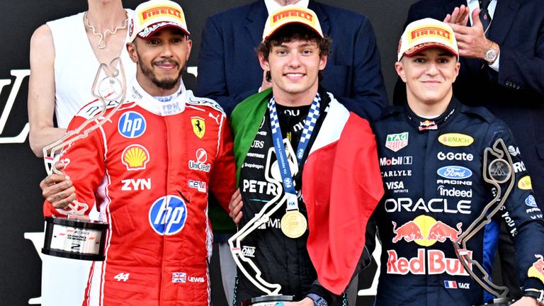 Drei Monate nach dem Monaco-Rennen bekommt Isack Hadjar (r.) seinen dritten Platz nach zwischenzeitlicher Änderung nun zurück.