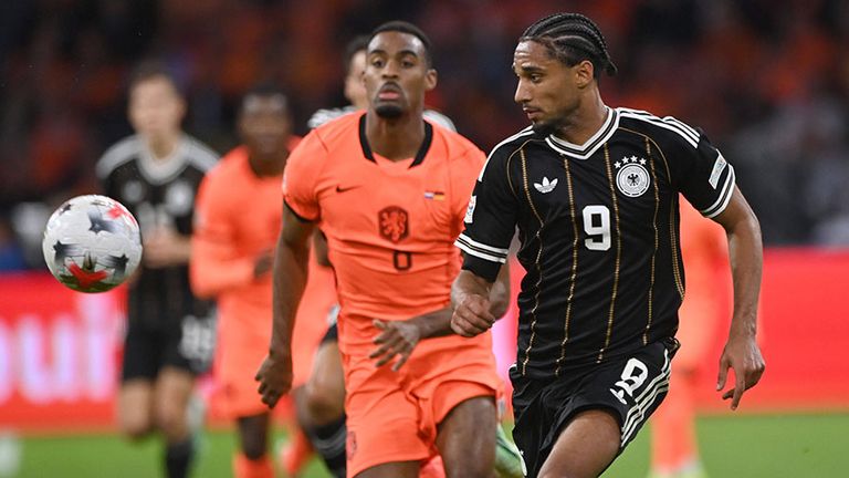 Kevin Schade in Aktion beim DFB-Länderspiel in Amsterdam gegen die Niederlande.
