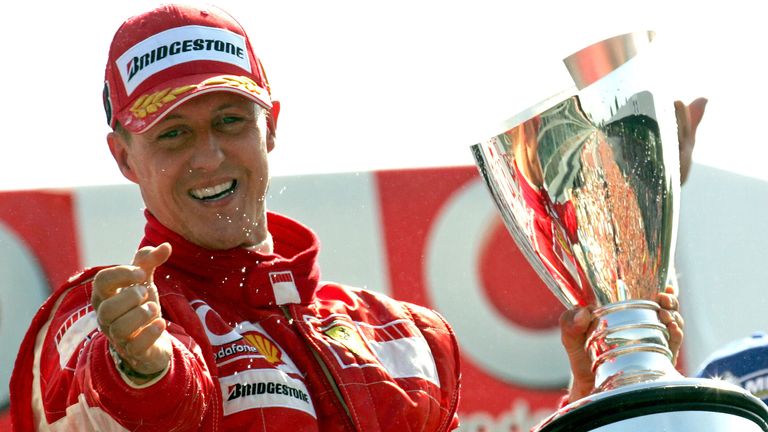Michael Schumacher feiert seinen letzten Sieg beim Großen Preis von Italien in Monza 2006.
