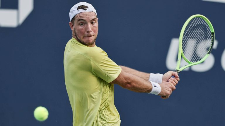 Jan-Lennard Struff überzeugte in seiner Auftaktpartie in Peking und zog souverän ins Achtelfinale ein.