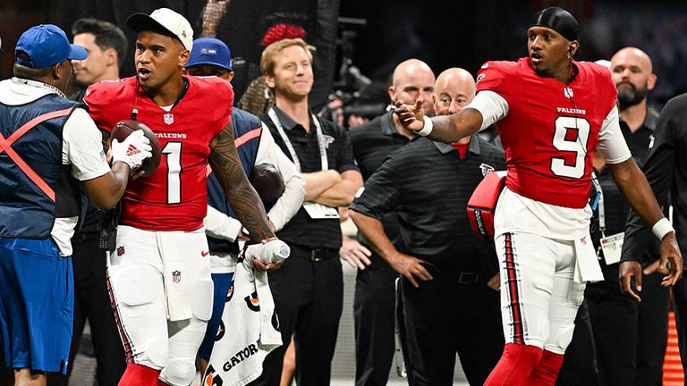 Die Quarterbacks Tua Tagovailoa (l.) und Michael Penix Jr. fallen bei den Atlanta Falcons für Week 1 aus.