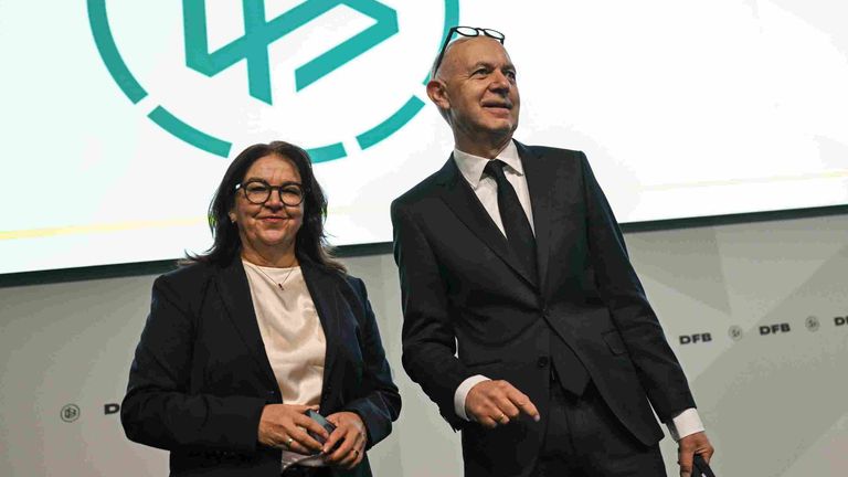 Machen den Weg frei für eine selbstständige Frauen-Bundesliga: Heike Ullrich und Bernd Neuendorf.