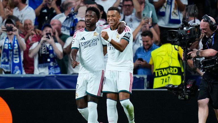 Kylian Mbappe (r.) legte den Grundstein für einen Auftaktsieg von Real Madrid in der Königsklasse.