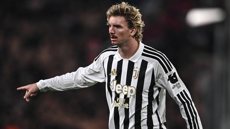 Nick Woltemade feiert sein Juve-Debüt.