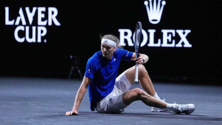 Alexander Zverev verliert beim Laver Cup gegen Alex de Minaur.
