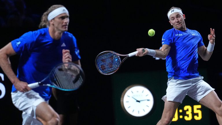 Alexander Zverev und Casper Ruud haben einen wichtigen Punkt für Team Europa geholt. 