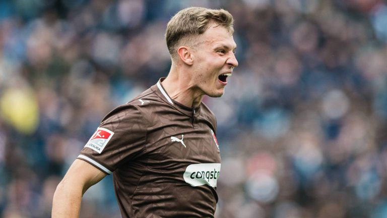 St. Pauli darf sich gegen den KSC über drei Punkte freuen. 