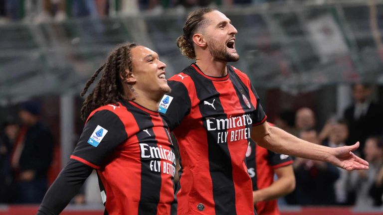 Die Spieler der AC Milan feierten mit dem 3:1 im Derby della Madonnina den vierten Derby-Sieg in Folge gegen Inter Mailand.