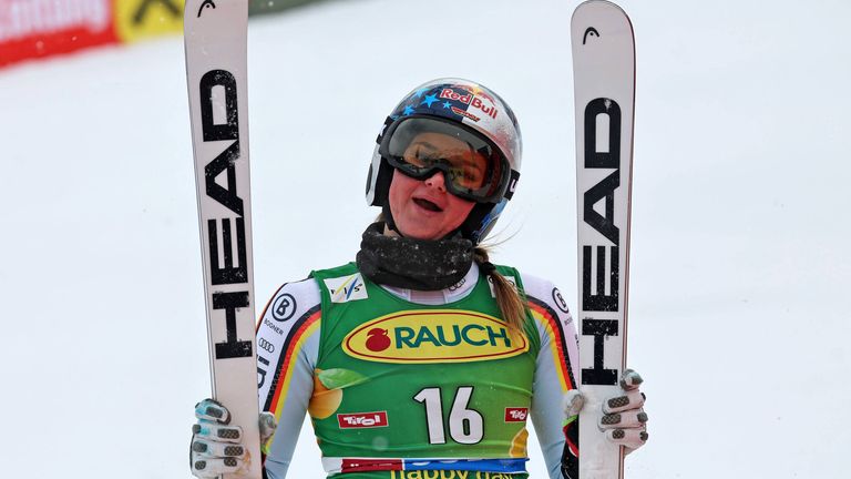 Gleich im ersten Rennen konnte Emma Aicher eine Podiumsplatzierung feiern.