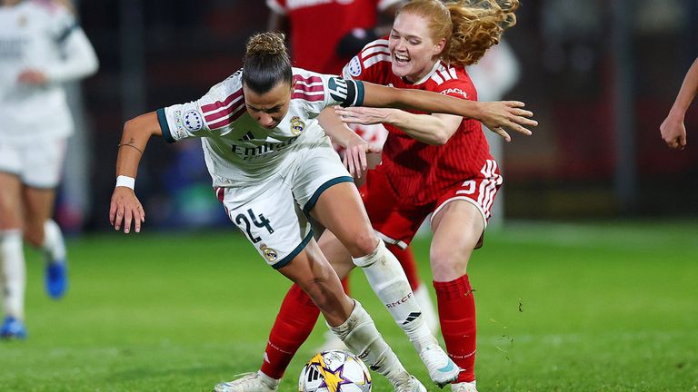 Die Frauen des FC Bayern München kommen gegen Real Madrid nur zu einem Remis.