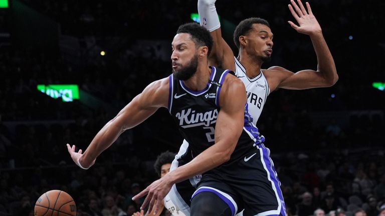 Kings-Neuzugang Ben Simmons (l.) fällt aufgrund eines Achillessehnenrisses lange aus. 