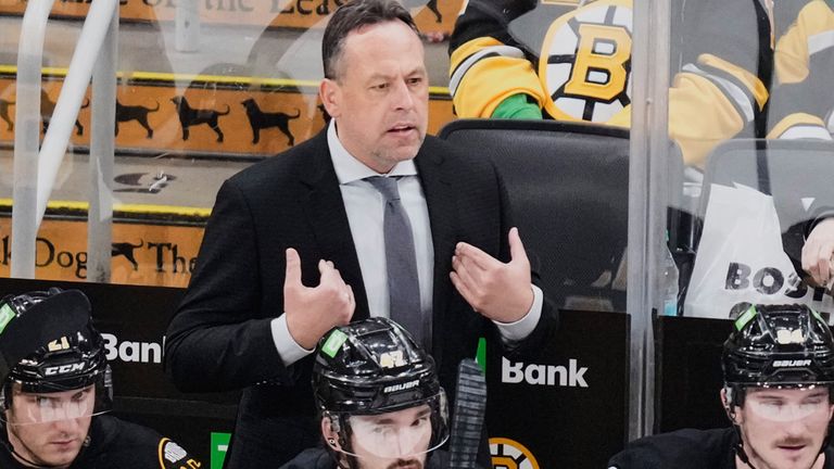 Marco Sturm trainiert seit 2024 die Boston Bruins in der NHL.