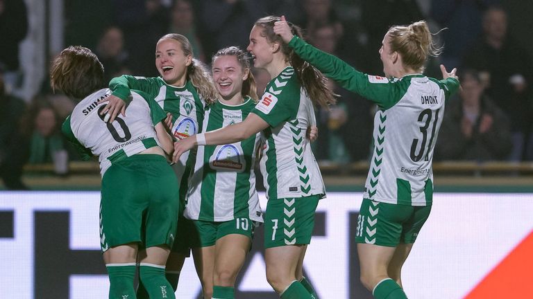 Die Werder-Frauen freuen sich über den klaren Heimsieg gegen die TSG. 