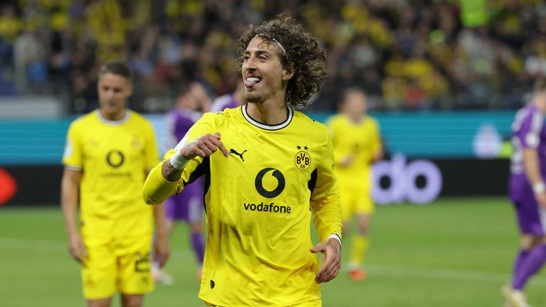  Fabio Silva und der BVB  setzt sich in der 1. DFB-Pokal-Runde gegen HEBC Hamburg souverän durch. 