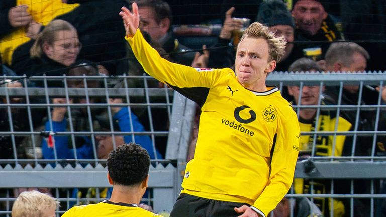 Maximilian Beier (r.) schießt den BVB zum Sieg gegen Eintracht Frankfurt.