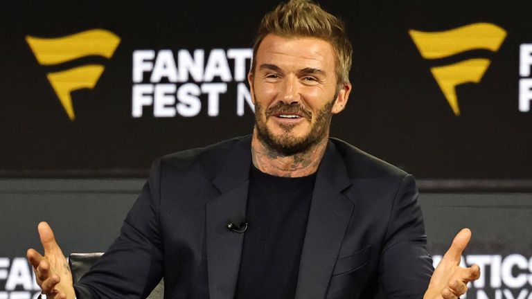 Mit seinem internationalen Netzwerk und seiner weltweiten Bekanntheit wird David Beckham als möglicher FIFA-Gegenkandidat diskutiert.