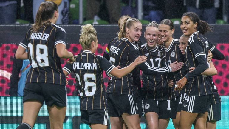 Die Deutschen Frauen gewinnen gegen Japan.