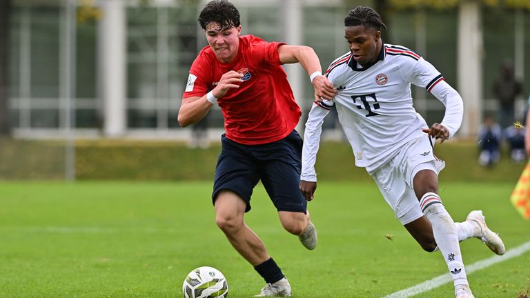 Südderby in der DFB-Nachwuchsliga! Die U19 des VfB Stuttgart trifft auf die Junioren von Bayern München - LIVE im kostenlosen Livestream.