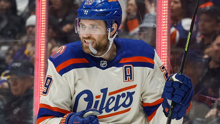 Leon Draisaitl ist mit den Oilers in der neuen Saison noch ungeschlagen. 