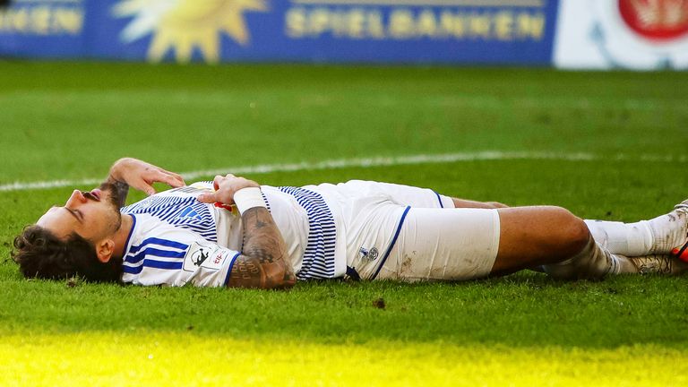 Der MSV bringt eine 3:0-Führung nicht ins Ziel und verliert die Tabellenführung. 