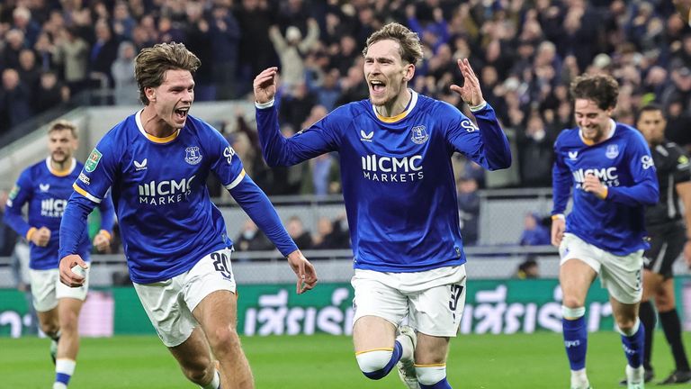 Die Toffees feiern den Sieg über Newcastle. 