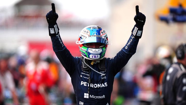 Kimi Antonelli setzt sich an der Spitze durch. Mit dem Sieg im Rücken reist der Mercedes-Pilot als WM-Favorit zum nächsten Rennwochenende na