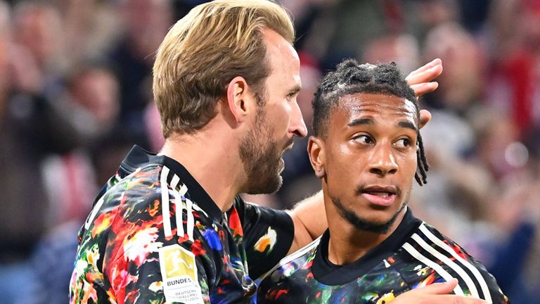 Harry Kane (l.) und Michael Olise glänzen beim FC Bayern.