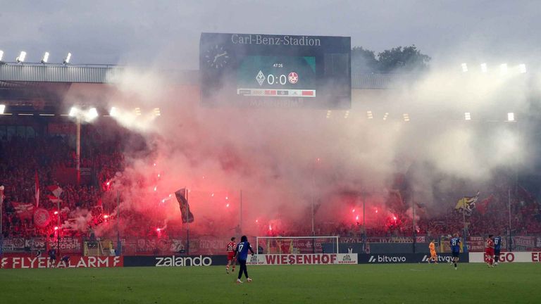 Die Ausschreitungen im Pokalderby gegen Waldhof Mannheim haben für den 1. FC Kaiserslautern erhebliche sportgerichtliche Konsequenzen.