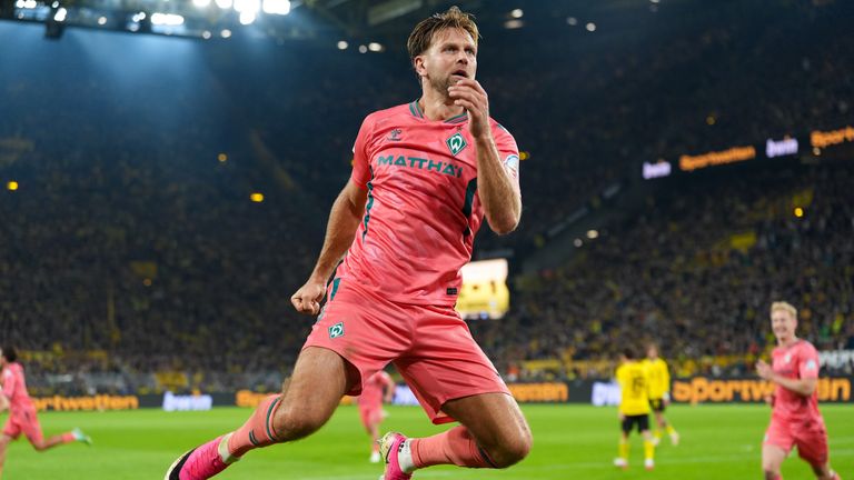 Niclas Füllkrug feiert seinen späten Ausgleichstreffer in Dortmund.