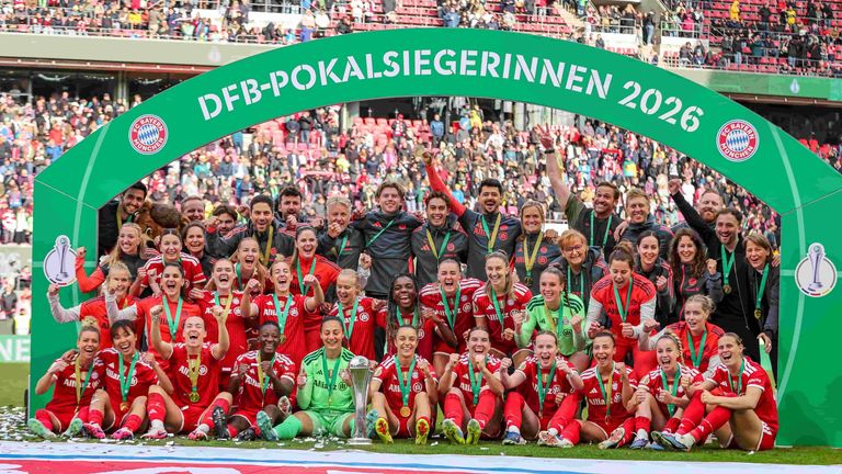 Titelverteidigerinnen: Die Frauen des FC Bayern München besiegten 2026 den VfL Wolfsburg. Wer holt sich diesmal den Pokal?